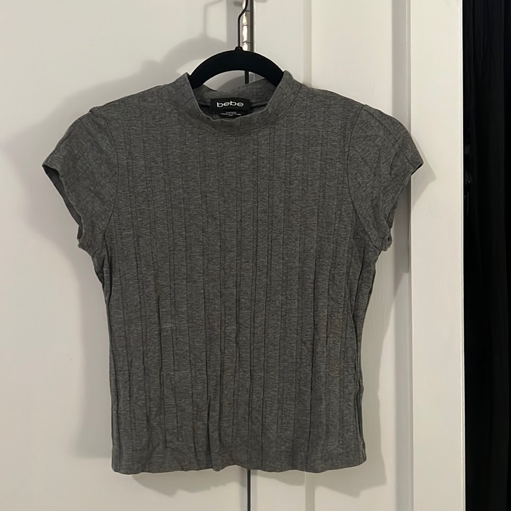 bebe Grey Ribbed Short Sleeve Turtleneck Crop Top — Size: M